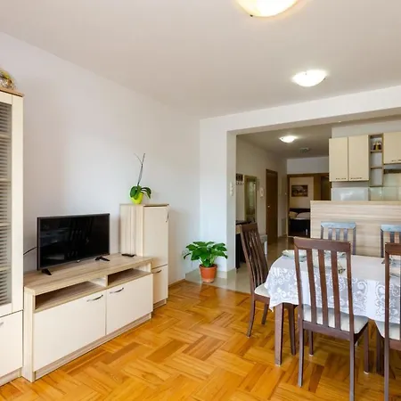 Laura 1 - Hr-05492-01 By Interhome Appartement Crikvenica